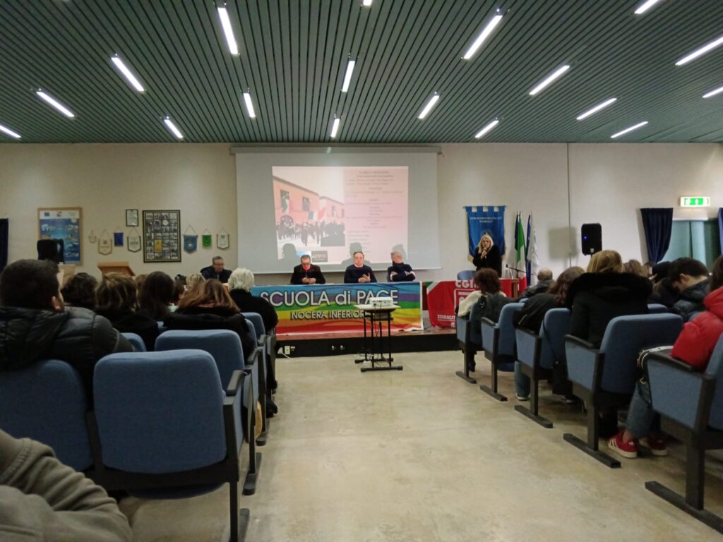 Foto dell'evento della Scuola di Pace al liceo Sensale
