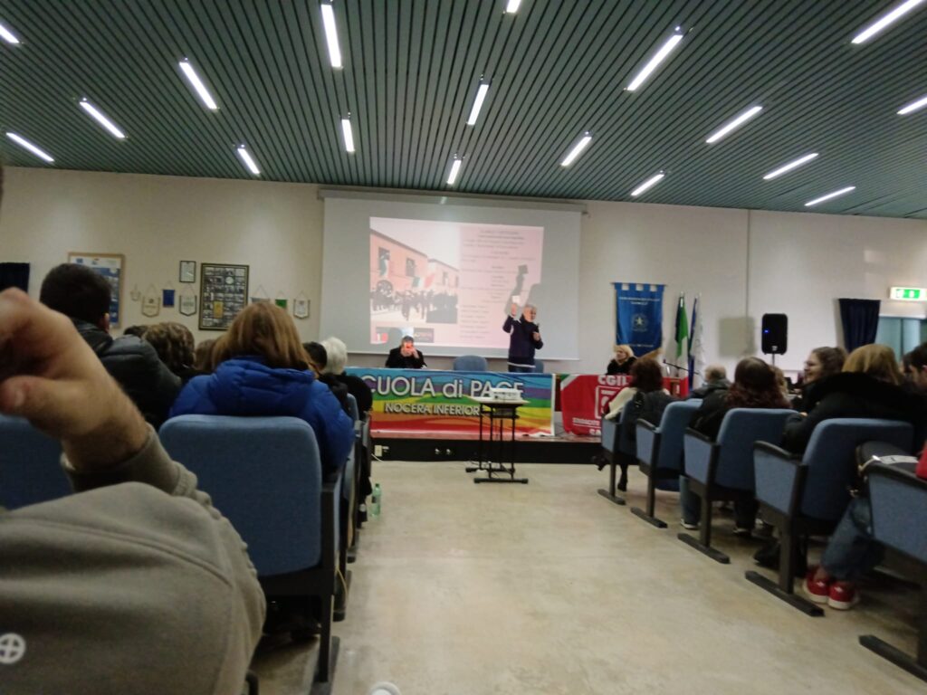 Foto dell'evento della Scuola di Pace al liceo Sensale