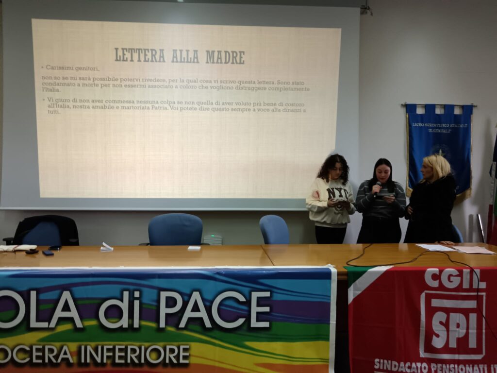 Foto dell'evento della Scuola di Pace al liceo Sensale