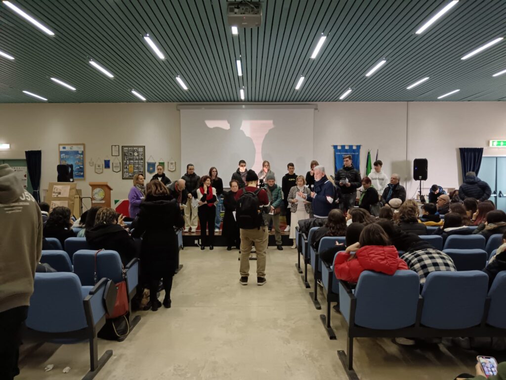Foto dell'evento della Scuola di Pace al liceo Sensale
