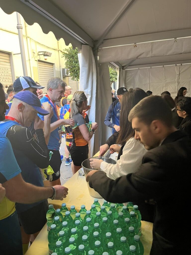 Nuceria-Paganorum Half-Marathon-il Rea al punto ristoro