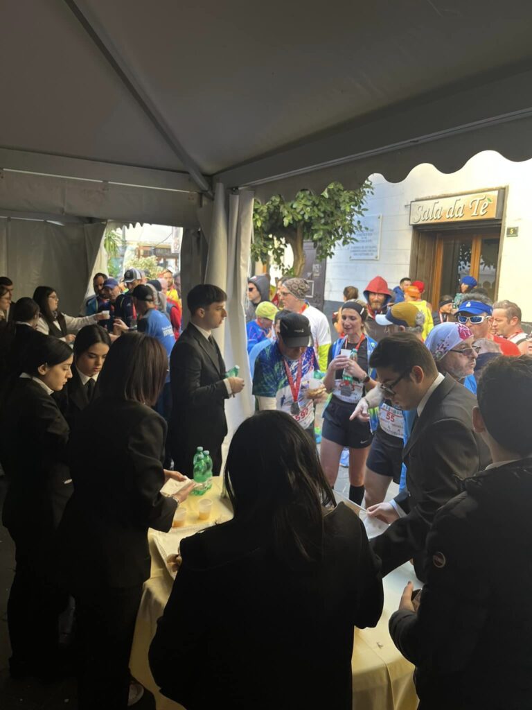 Nuceria-Paganorum Half-Marathon-il Rea al punto ristoro