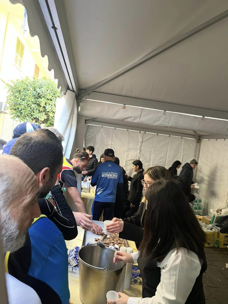 Nuceria-Paganorum Half-Marathon-il Rea al punto ristoro