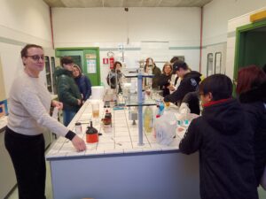 In Laboratorio di chimica