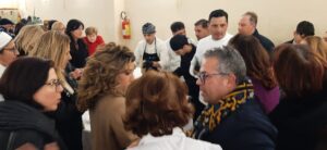 Lorenzo Montoro con mele stellate