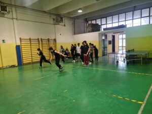 ragazzi che si allenano per la pallavolo
