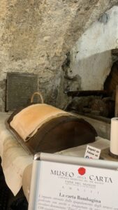 foto degli alunni del Rea ad Amalfi per Paperweek