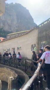 foto degli alunni del Rea ad Amalfi per Paperweek