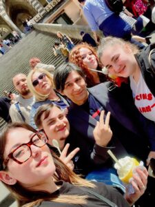foto degli alunni del Rea ad Amalfi per Paperweek